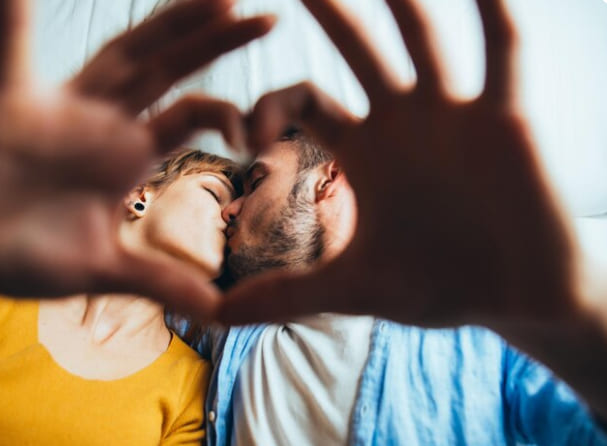 Couple using dating apps
